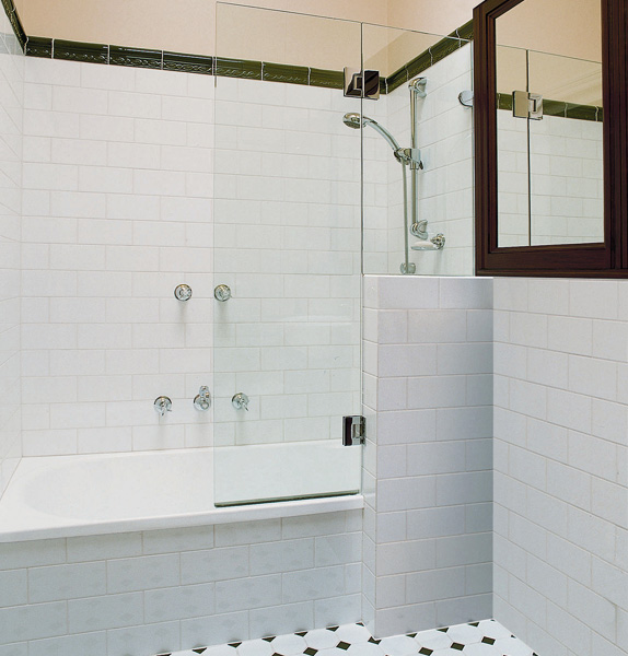 This style of bath screen provides a suitable splash guard. Image source:  Euro Glass